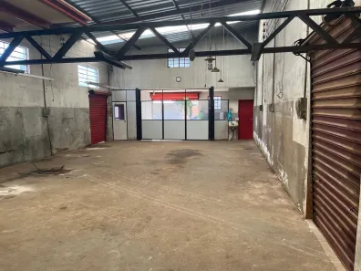 Galpão/Depósito/Armazém para alugar, 160m² no Recanto do Itambé, Franca