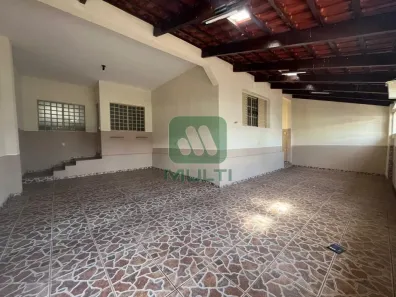 Casa com 1 Quarto para alugar, 250m² no Nossa Senhora Aparecida, Uberlândia