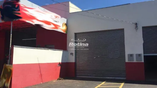 Ponto Comercial para alugar, 117m² no Loteamento Residencial Pequis, Uberlândia