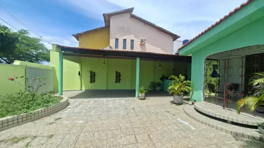 Casa com 5 Quartos à venda, 339m² no Lagoa Nova, Natal
