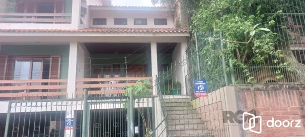 Casa com 3 Quartos à venda, 300m² no Medianeira, Porto Alegre