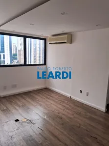 Sala Comercial à venda, 32m² no Santo Amaro, São Paulo