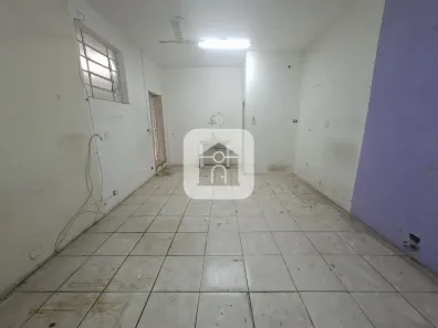 Casa com 2 Quartos para alugar, 60m² no Osvaldo Rezende, Uberlândia