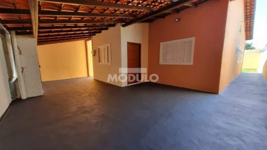 Casa com 3 Quartos à venda, 135m² no São Jorge, Uberlândia