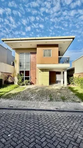 Casa de Condomínio com 3 Quartos para alugar, 200m² no Urucunema, Eusébio