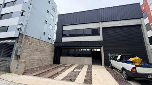 Galpão/Depósito/Armazém para alugar, 300m² no Santa Fé, Caxias do Sul