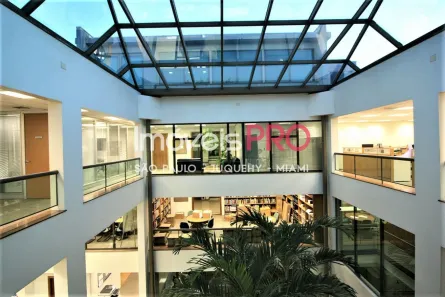 Prédio Comercial à venda, 2300m² no Vila Hamburguesa, São Paulo