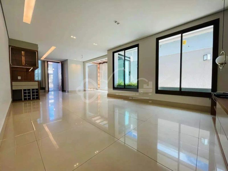 Casa com 3 quartos — Planalto, Belo Horizonte