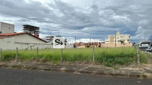 Lote/Terreno à venda, 360m² no Santa Mônica, Uberlândia