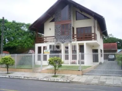 Casa com 4 Quartos para alugar, 258m² no Bom Retiro, Joinville