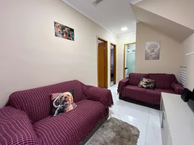 Casa de Condomínio com 2 Quartos para alugar, 70m² no Maracanã, Praia Grande