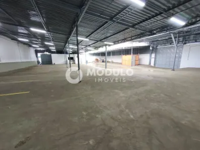 Galpão/Depósito/Armazém à venda, 850m² no Brasil, Uberlândia