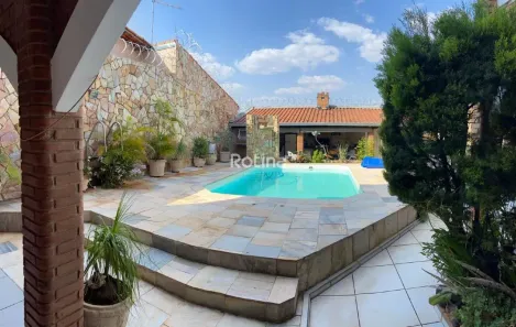 Casa com 3 Quartos à venda, 250m² no Jardim Patrícia, Uberlândia
