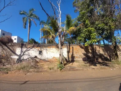 Lote/Terreno à venda, 1600m² no Chácaras Tubalina e Quartel, Uberlândia