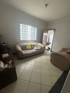 Casa com 3 Quartos para alugar, 250m² no Dona Zulmira, Uberlândia