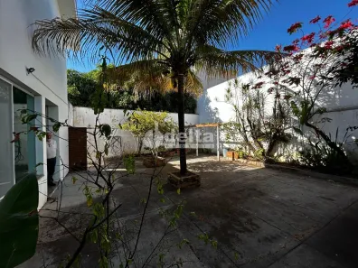 Casa com 4 Quartos à venda, 260m² no Santa Mônica, Uberlândia