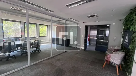 Sala Comercial para alugar, 130m² no Vila Olímpia, São Paulo