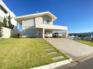 Casa de Condomínio com 3 Quartos para alugar, 355m² no Itoupava Central, Blumenau