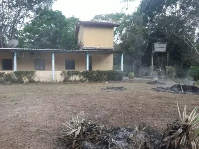 Fazenda/Sítio com 3 Quartos à venda, 200m² no Zona Rural de Rio Preto da Eva, Rio Preto da Eva