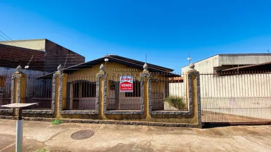 Casa com 4 Quartos à venda, 246m² no Califórnia, Londrina