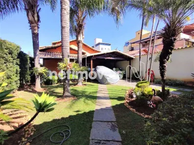 Casa com 4 Quartos à venda, 210m² no Arvoredo 2ª Seção, Contagem