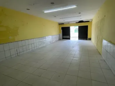 Ponto Comercial para alugar, 350m² no Bangu, Rio de Janeiro