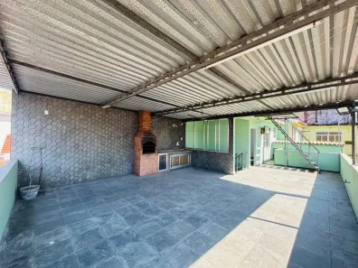 Casa com 3 Quartos para alugar, 130m² no Olaria, Rio de Janeiro