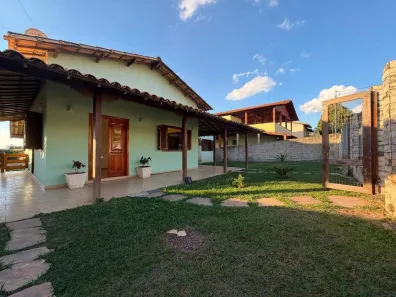 Casa de Condomínio com 4 Quartos à venda, 259m² no Quintas da Lagoa, Sarzedo