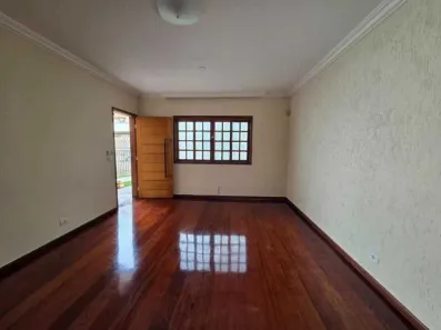 Casa com 3 Quartos para alugar, 216m² no Universitário, Londrina