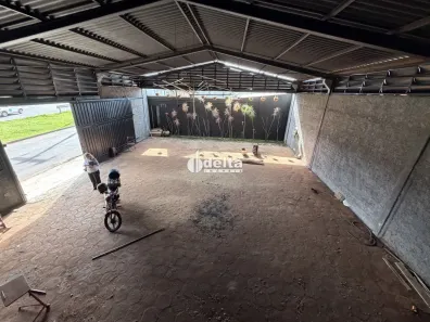 Ponto Comercial para alugar, 500m² no Umuarama, Uberlândia