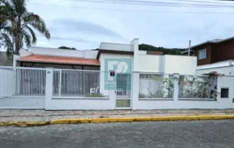 Casa com 4 Quartos à venda, 129m² no Zimbros, Bombinhas