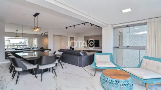 Apartamento com 3 Quartos para alugar, 134m² no Batel, Curitiba