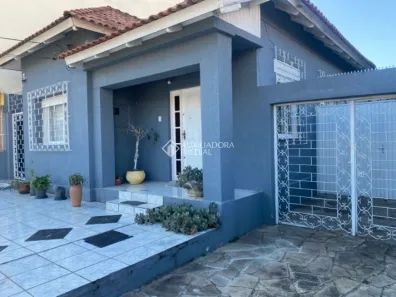 Casa com 3 Quartos à venda, 120m² no Passo da Areia, Porto Alegre