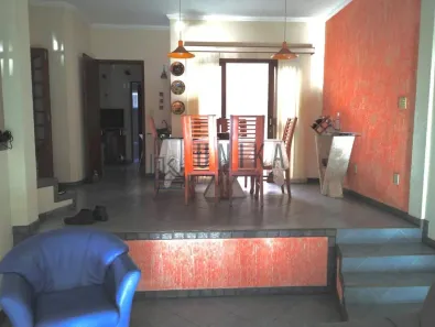 Sobrado com 3 Quartos à venda, 200m² no Parque Jambeiro, Campinas