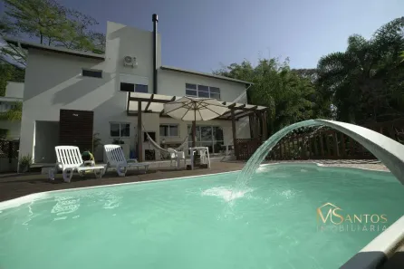 Casa de Condomínio com 3 Quartos à venda, 350m² no Jurerê, Florianópolis