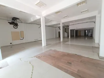 Ponto Comercial para alugar, 600m² no Vila Mathias, Santos