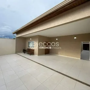 Casa com 3 Quartos à venda, 200m² no Jardim Patrícia, Uberlândia