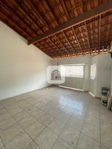 Casa com 2 Quartos para alugar, 110m² no Jaraguá, Uberlândia