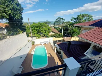 Casa com 4 Quartos à venda, 241m² no Ponta de Baixo, São José