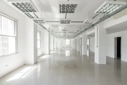 Sala Comercial para alugar, 684m² no Centro Histórico, Porto Alegre