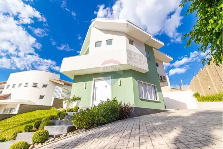 Casa de Condomínio com 3 Quartos à venda, 245m² no Uberaba, Curitiba