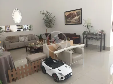 Casa com 3 Quartos à venda, 330m² no Jardim Colina, Uberlândia