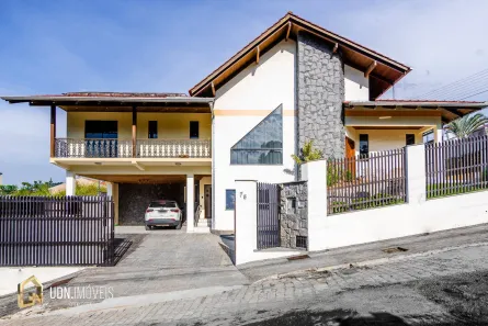 Casa com 4 Quartos à venda, 410m² no Velha, Blumenau