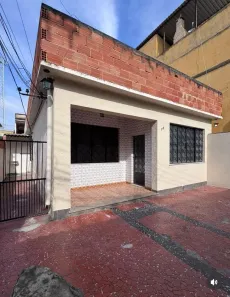 Casa com 2 Quartos para alugar, 150m² no Centro, Nova Iguaçu