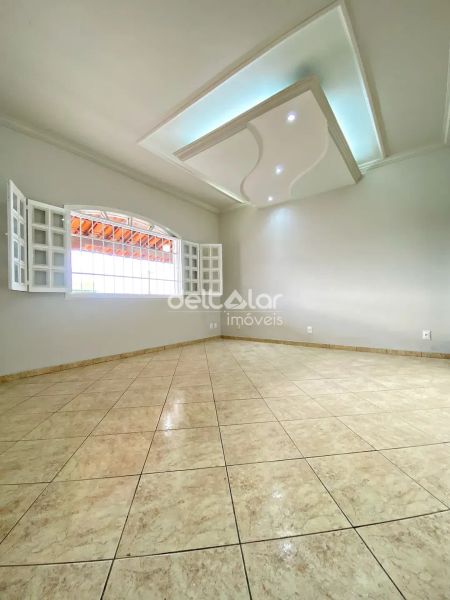 Casa com 3 quartos — Heliópolis, Belo Horizonte
