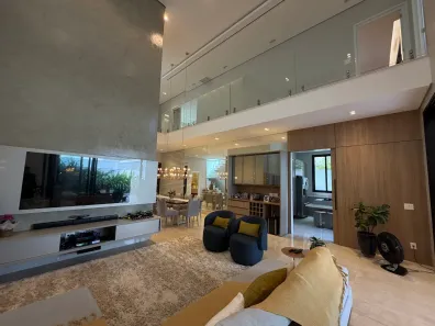 Sobrado com 4 Quartos à venda, 421m² no Nova Uberlândia, Uberlândia