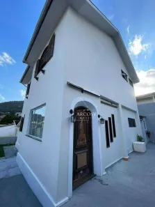 Casa com 5 Quartos à venda, 200m² no Mosela, Petrópolis