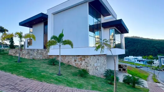 Casa de Condomínio com 4 Quartos à venda, 378m² no Salvaterra, Juiz de Fora