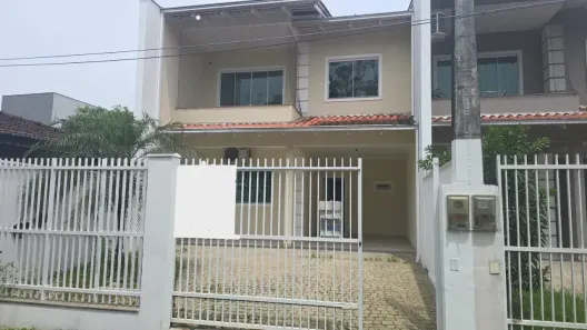 Sobrado com 3 Quartos à venda, 130m² no Iririú, Joinville