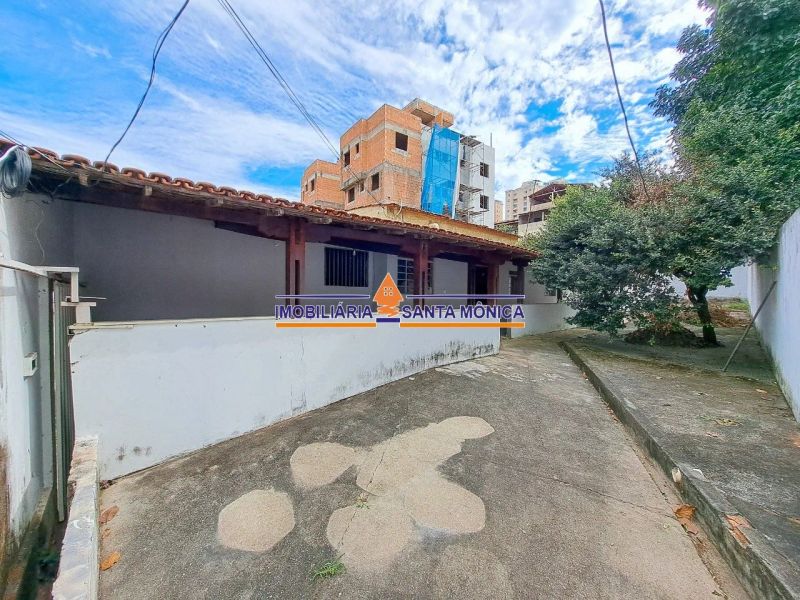 Casa com 4 quartos — Santa Mônica, Belo Horizonte